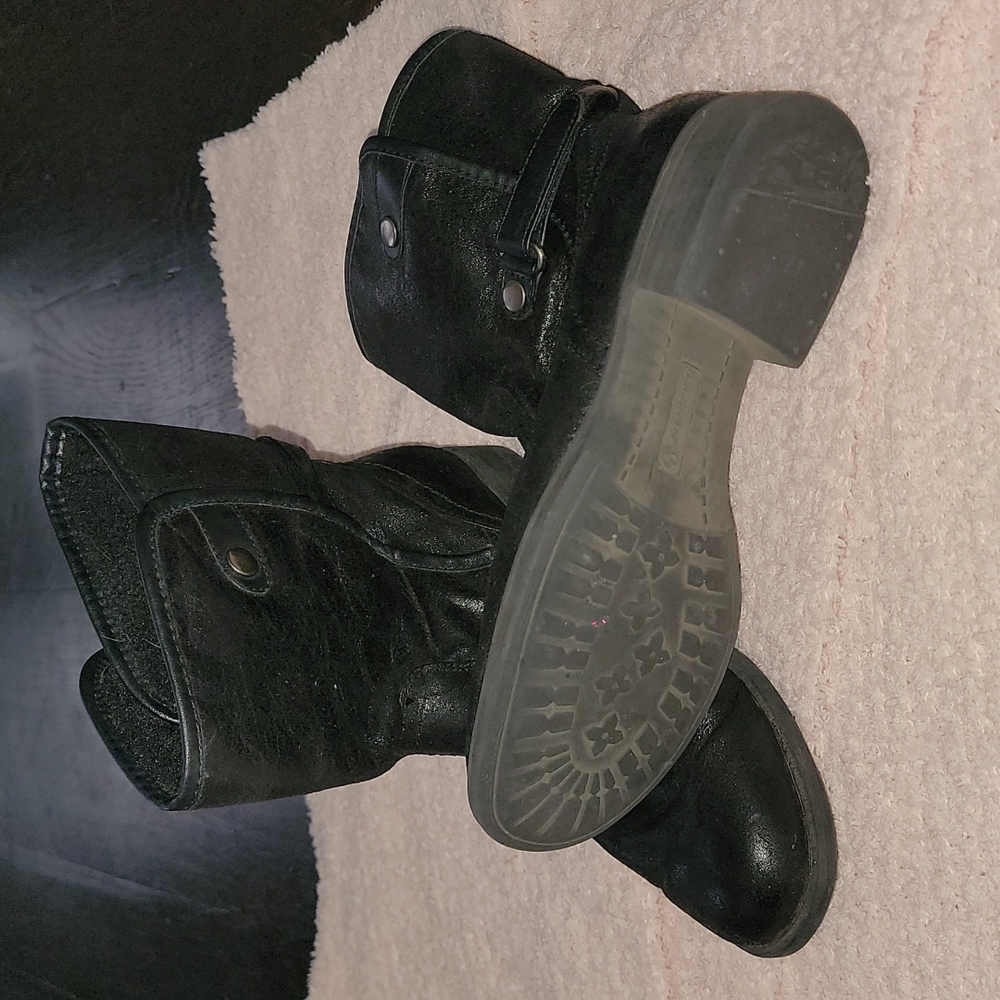 Shoes - Picture 3 of 3